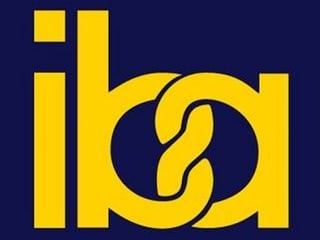Gelbes IBA-Logo auf dunkelblauem Hintergrund.