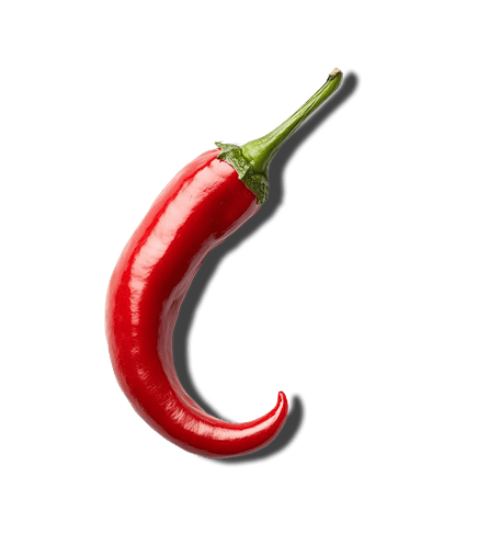 Rote Chili auf schwarzem Hintergrund.
