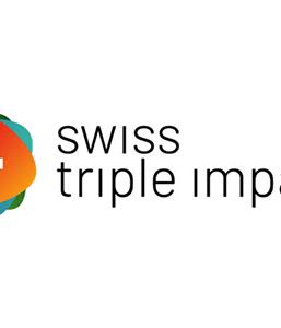 Logo von Swiss Triple Impact mit Schweizer Kreuz und Text.