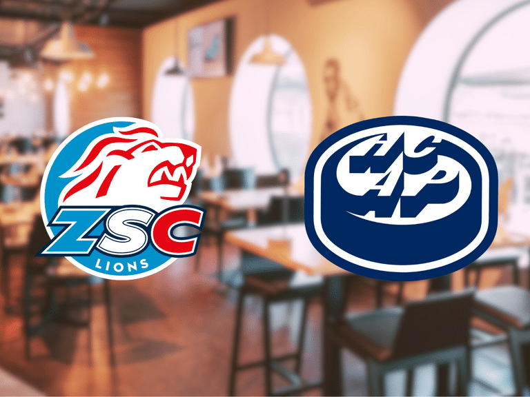 Logos der ZSC Lions und CACAP in einem Café-Interieur.
