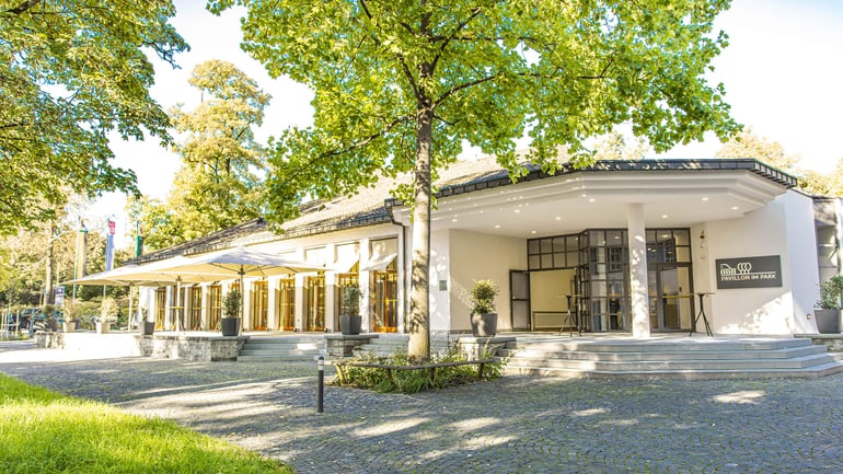 Haupteingang Pavillon im Park