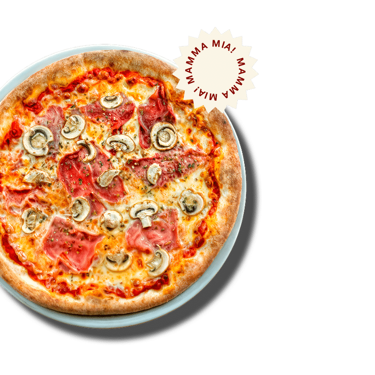 Pizza mit Schinken und Pilzen vor einem schwarzen Hintergrund.